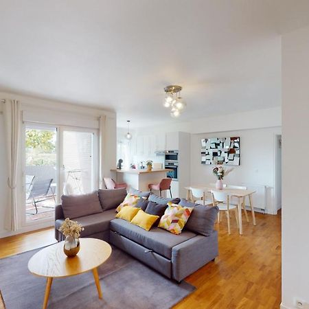 Apartamento Live Like A Local Stylish 2Br With Balcony & Parking Saint-Denis  Exterior foto