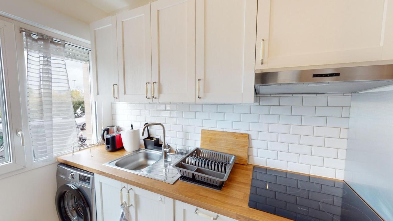 Apartamento Live Like A Local Stylish 2Br With Balcony & Parking Saint-Denis  Exterior foto