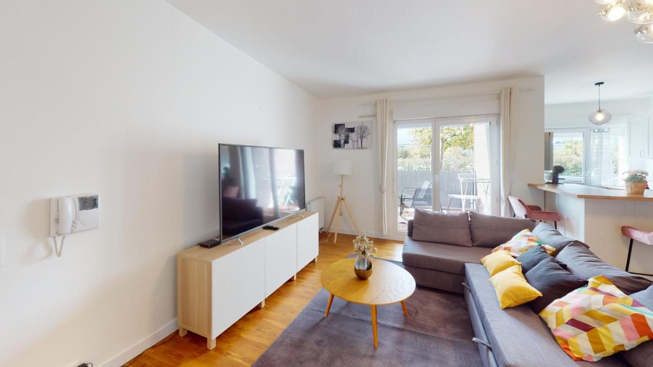 Apartamento Live Like A Local Stylish 2Br With Balcony & Parking Saint-Denis  Exterior foto