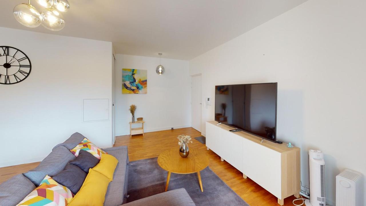 Apartamento Live Like A Local Stylish 2Br With Balcony & Parking Saint-Denis  Exterior foto