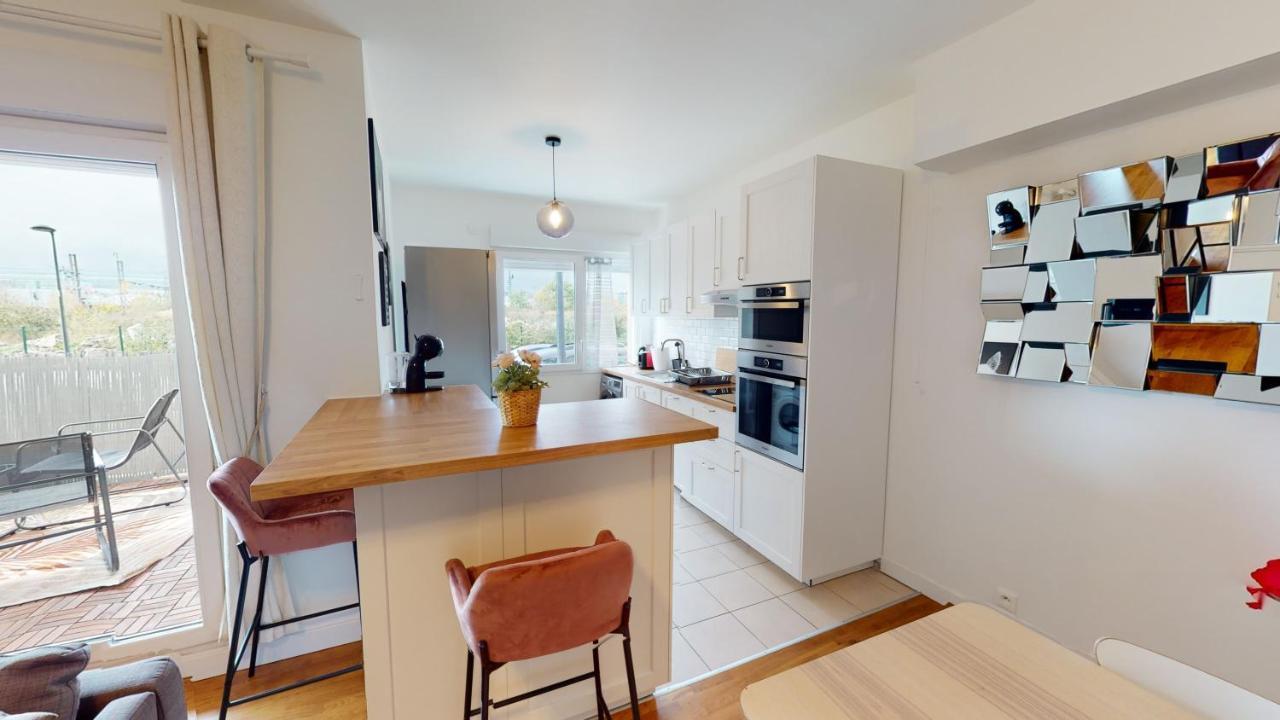 Apartamento Live Like A Local Stylish 2Br With Balcony & Parking Saint-Denis  Exterior foto