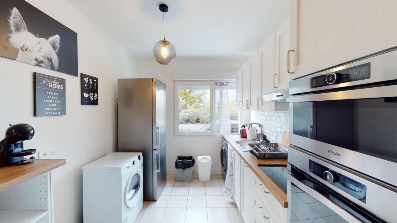 Apartamento Live Like A Local Stylish 2Br With Balcony & Parking Saint-Denis  Exterior foto