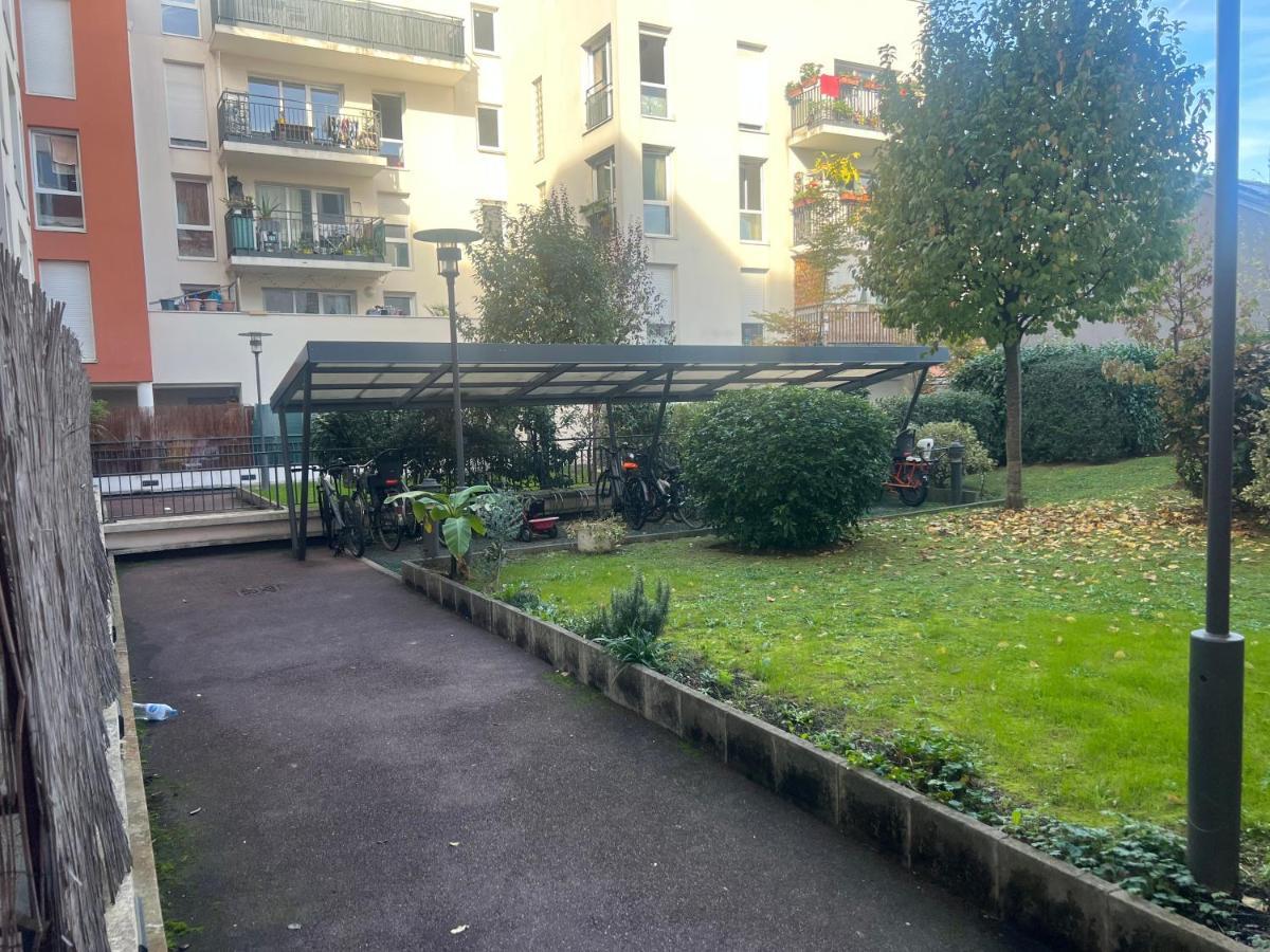 Apartamento Live Like A Local Stylish 2Br With Balcony & Parking Saint-Denis  Exterior foto